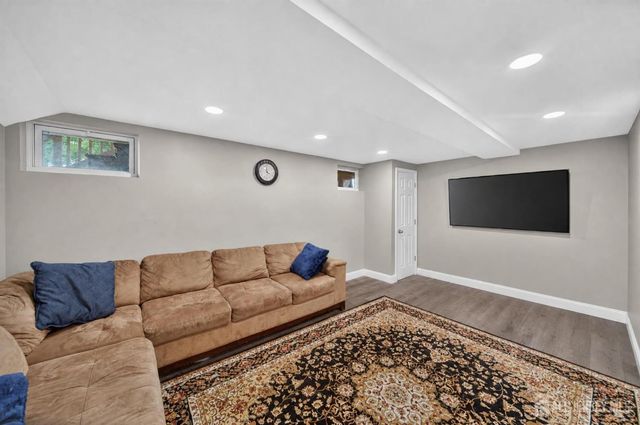9 Nightingale Street, Edison, NJ 08820