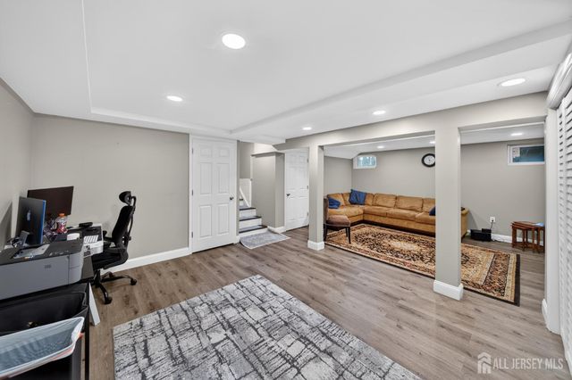 9 Nightingale Street, Edison, NJ 08820