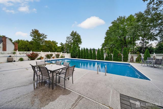 9 Nightingale Street, Edison, NJ 08820