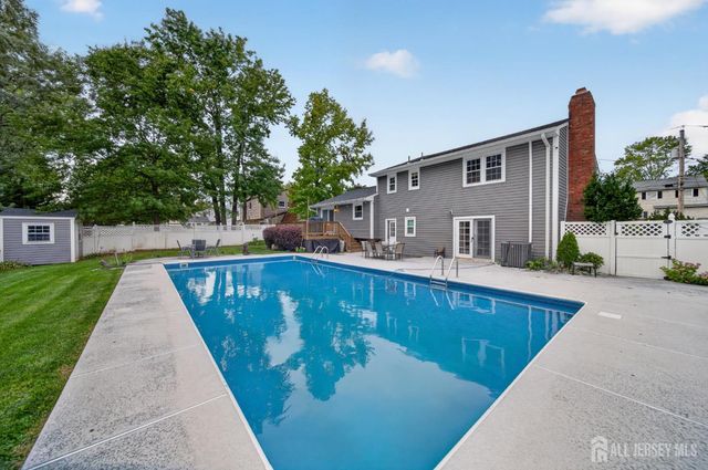 9 Nightingale Street, Edison, NJ 08820