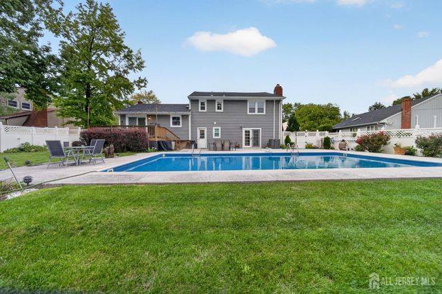 9 Nightingale Street, Edison, NJ 08820
