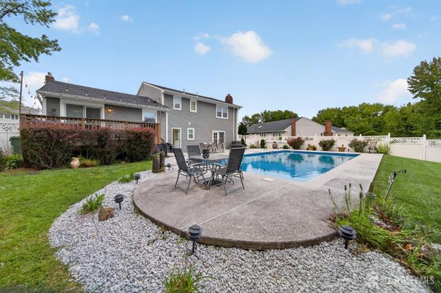 9 Nightingale Street, Edison, NJ 08820