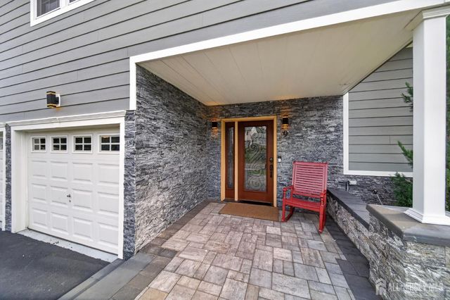 9 Nightingale Street, Edison, NJ 08820