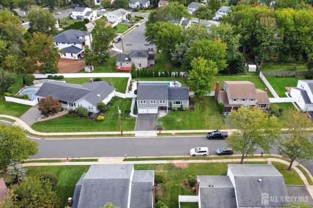 9 Nightingale Street, Edison, NJ 08820
