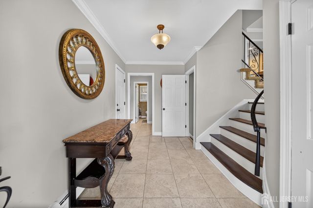 9 Nightingale Street, Edison, NJ 08820