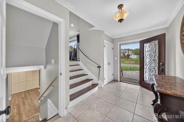9 Nightingale Street, Edison, NJ 08820