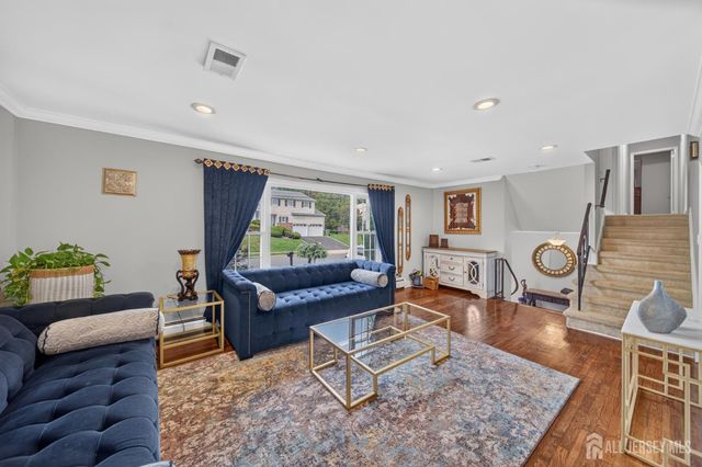 9 Nightingale Street, Edison, NJ 08820