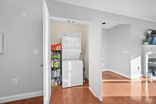 100 Bridgewater Pointe Pl Unit 102, Moneta, VA 24121