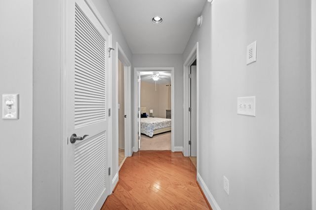 100 Bridgewater Pointe Pl Unit 102, Moneta, VA 24121
