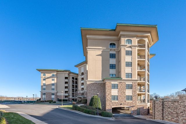 100 Bridgewater Pointe PL UNIT 102, Moneta, VA 24121