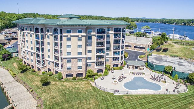 100 Bridgewater Pointe PL UNIT 102, Moneta, VA 24121