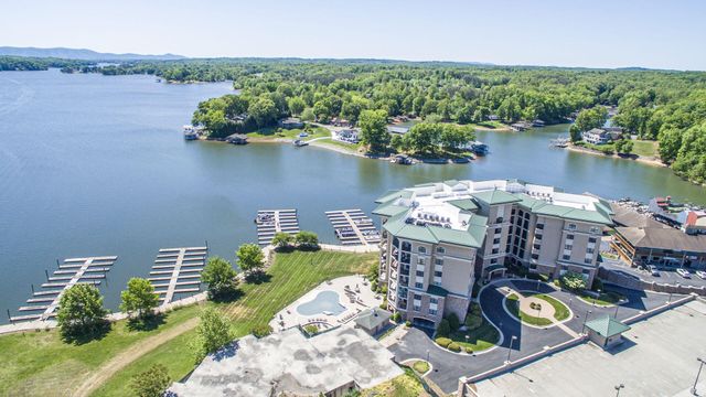 100 Bridgewater Pointe PL UNIT 102, Moneta, VA 24121