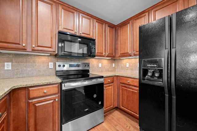 100 Bridgewater Pointe Pl Unit 102, Moneta, VA 24121