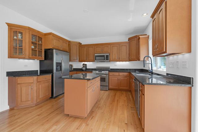 427 W Natoma Avenue, Addison, IL 60101