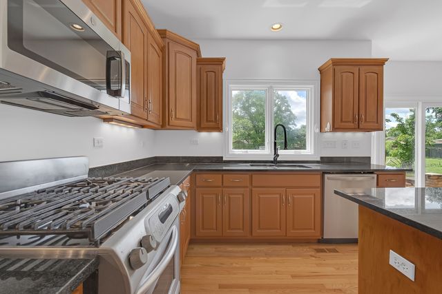 427 W Natoma Avenue, Addison, IL 60101