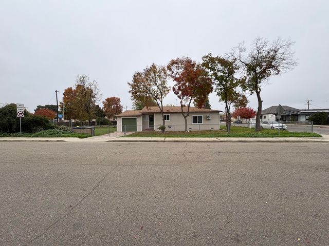 264 S Orange Avenue, Exeter, CA 93221