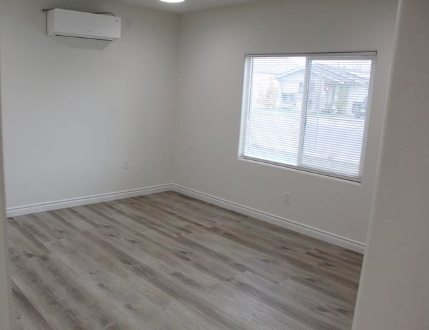 264 S Orange Avenue, Exeter, CA 93221