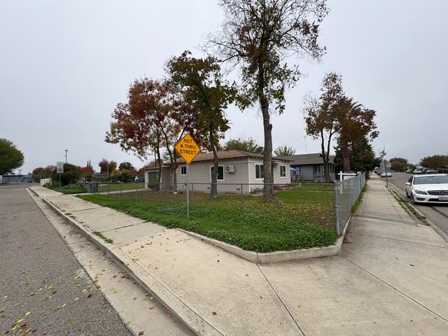 264 S Orange Avenue, Exeter, CA 93221