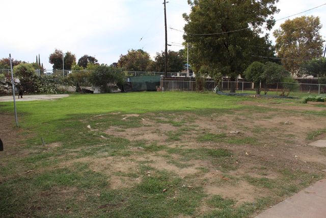 264 S Orange Avenue, Exeter, CA 93221