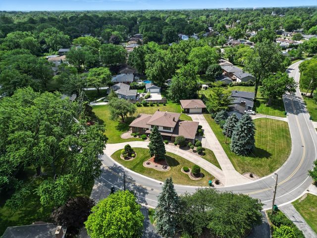 1246 River Drive, Munster, IN 46321