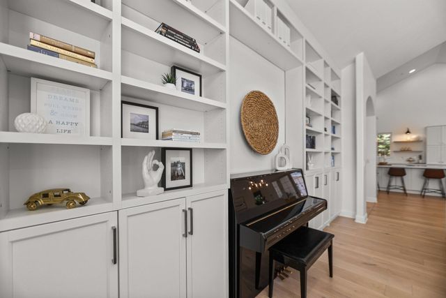 2154 Harvard Way, Redding, CA 96003