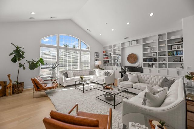 2154 Harvard Way, Redding, CA 96003