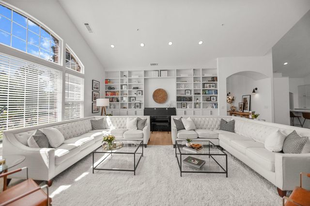 2154 Harvard Way, Redding, CA 96003