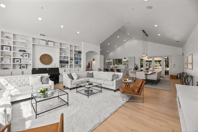 2154 Harvard Way, Redding, CA 96003