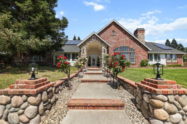 2154 Harvard Way, Redding, CA 96003