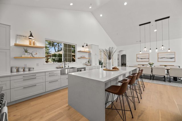 2154 Harvard Way, Redding, CA 96003