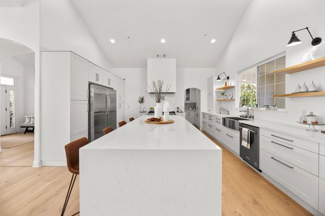 2154 Harvard Way, Redding, CA 96003