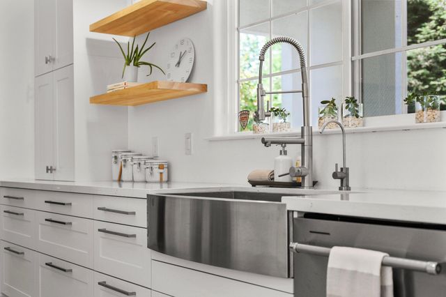 2154 Harvard Way, Redding, CA 96003