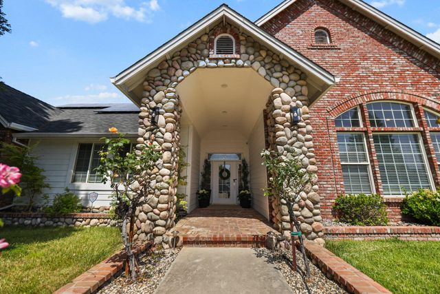 2154 Harvard Way, Redding, CA 96003