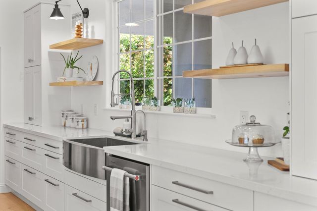 2154 Harvard Way, Redding, CA 96003