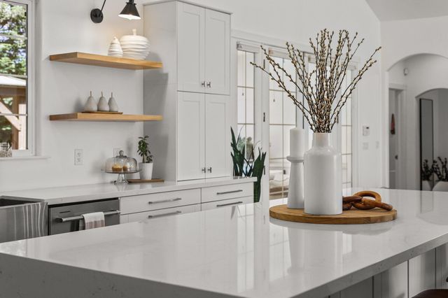 2154 Harvard Way, Redding, CA 96003