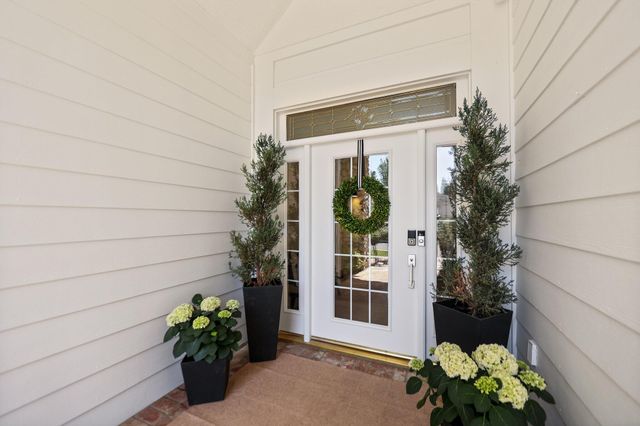 2154 Harvard Way, Redding, CA 96003