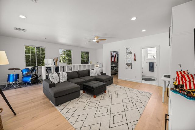 2154 Harvard Way, Redding, CA 96003