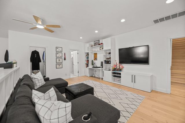 2154 Harvard Way, Redding, CA 96003