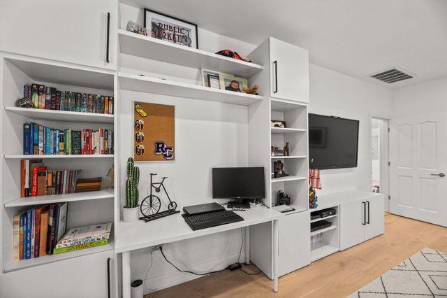 2154 Harvard Way, Redding, CA 96003