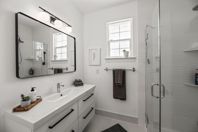 2154 Harvard Way, Redding, CA 96003