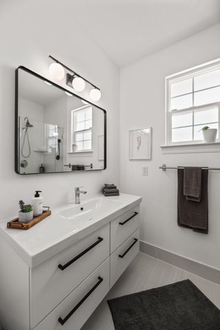 2154 Harvard Way, Redding, CA 96003