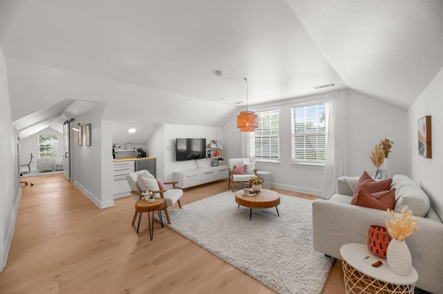 2154 Harvard Way, Redding, CA 96003