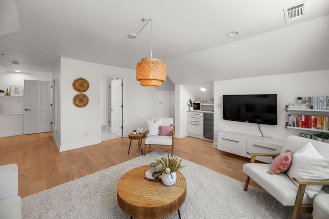 2154 Harvard Way, Redding, CA 96003