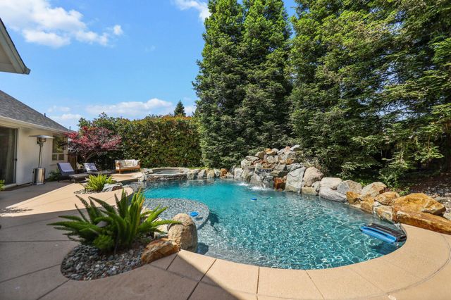 2154 Harvard Way, Redding, CA 96003