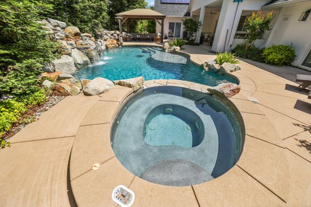 2154 Harvard Way, Redding, CA 96003