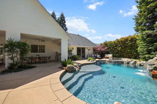 2154 Harvard Way, Redding, CA 96003