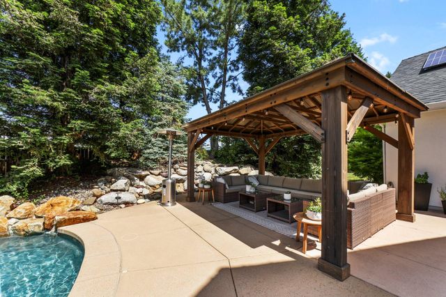 2154 Harvard Way, Redding, CA 96003