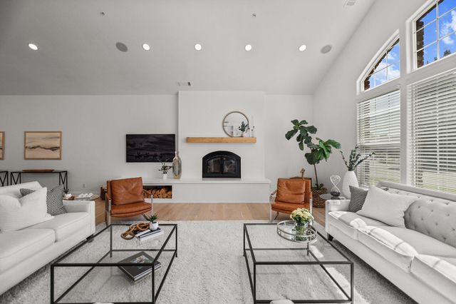 2154 Harvard Way, Redding, CA 96003