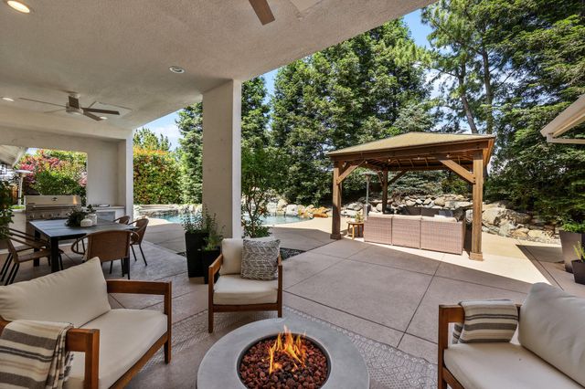 2154 Harvard Way, Redding, CA 96003