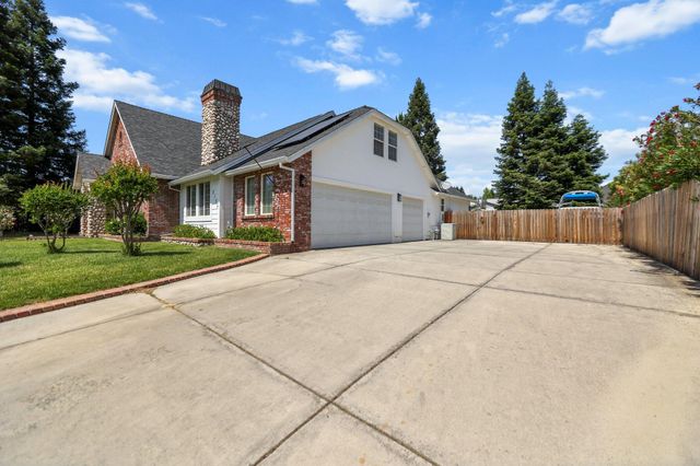 2154 Harvard Way, Redding, CA 96003